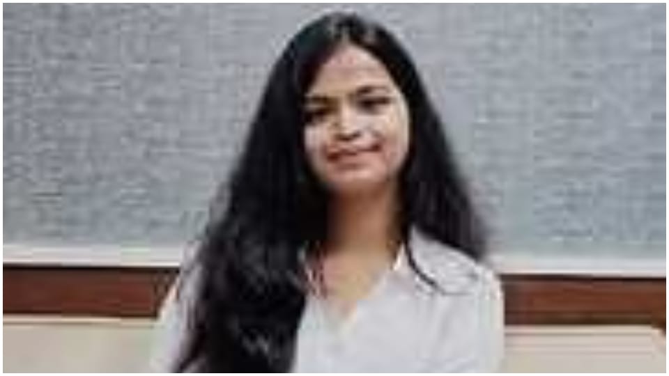 Umaria's daughter Anchal Gupta created history by passing the Company Secretary exam