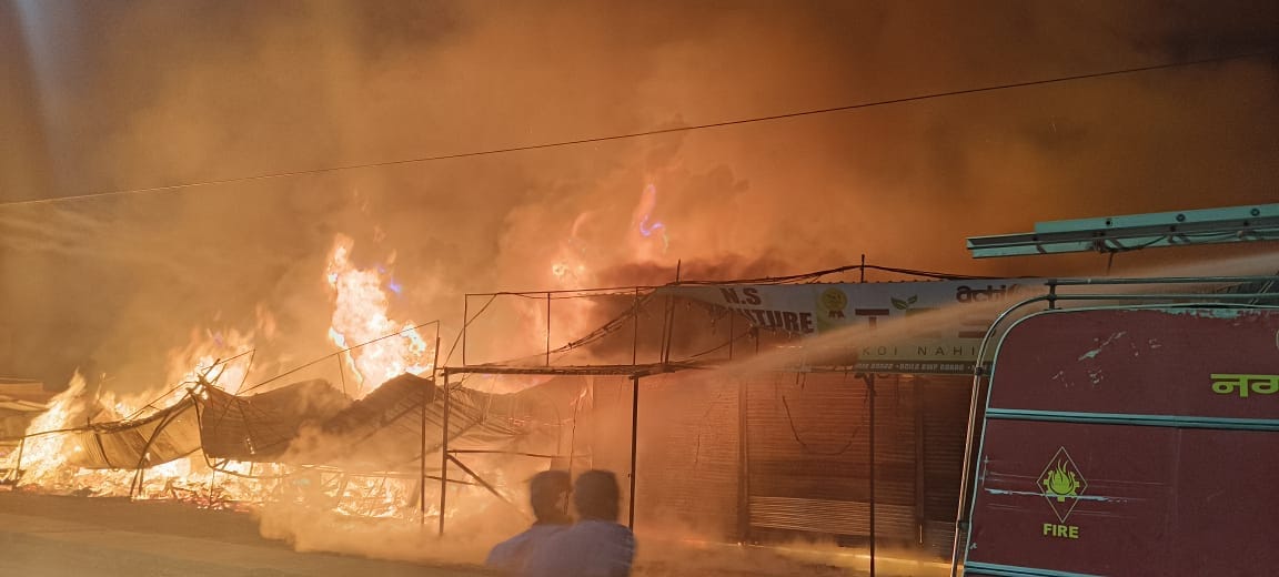 A huge fire broke out in the Mansarovar Complex in the capital Bhopal