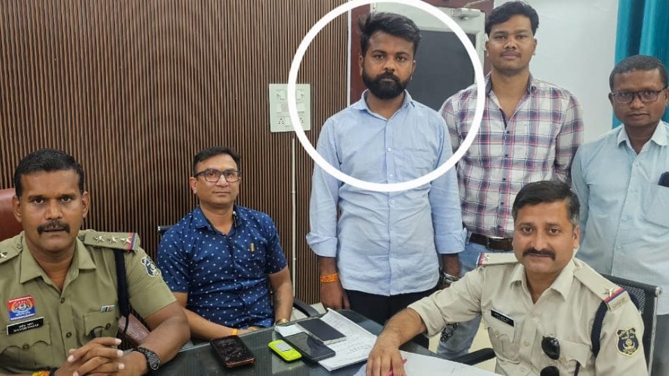 Police arrested accused who committed fraud by selling SIM in Kanker