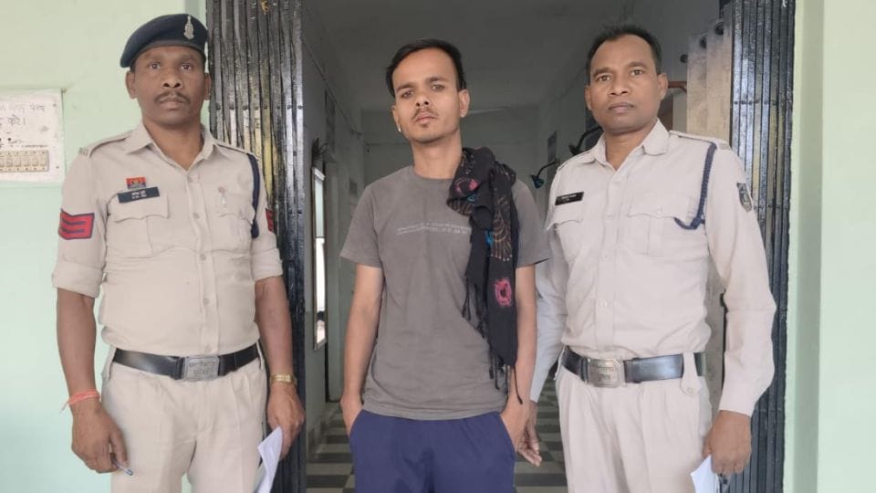 accused got six months jail in case of drug smuggling in Kabirdham