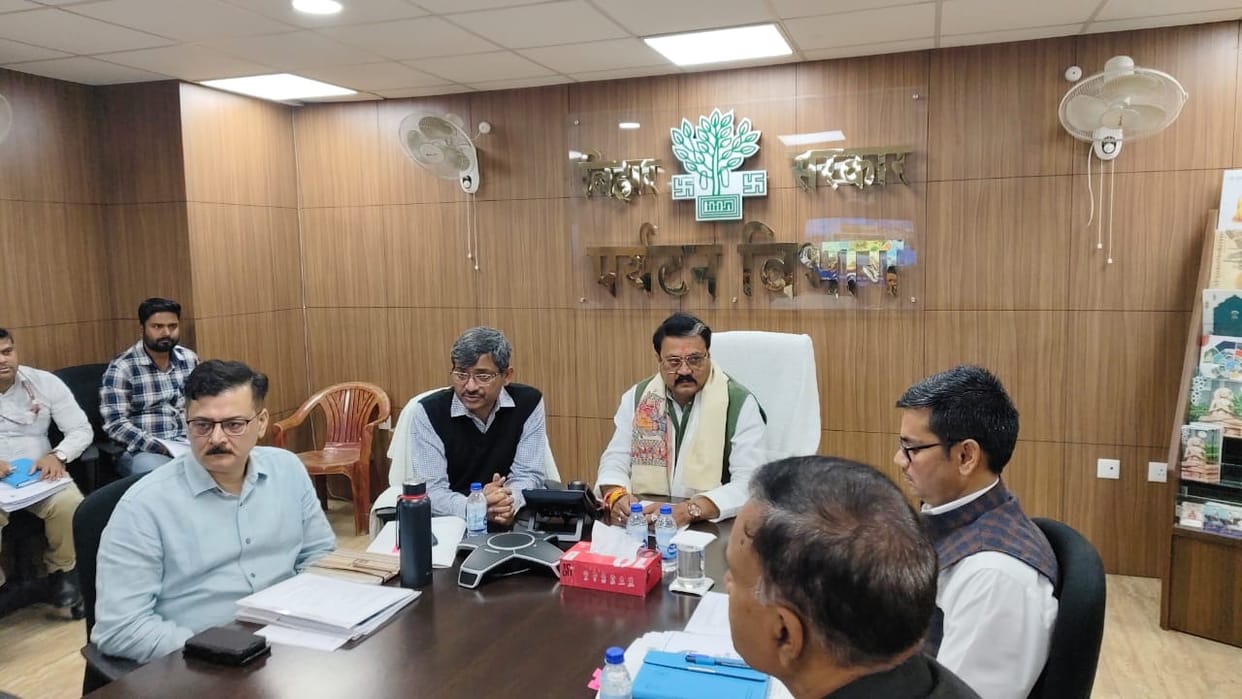 Tourism Minister Raju Kumar Singh held an important meeting in the Tourism Directorate auditorium
