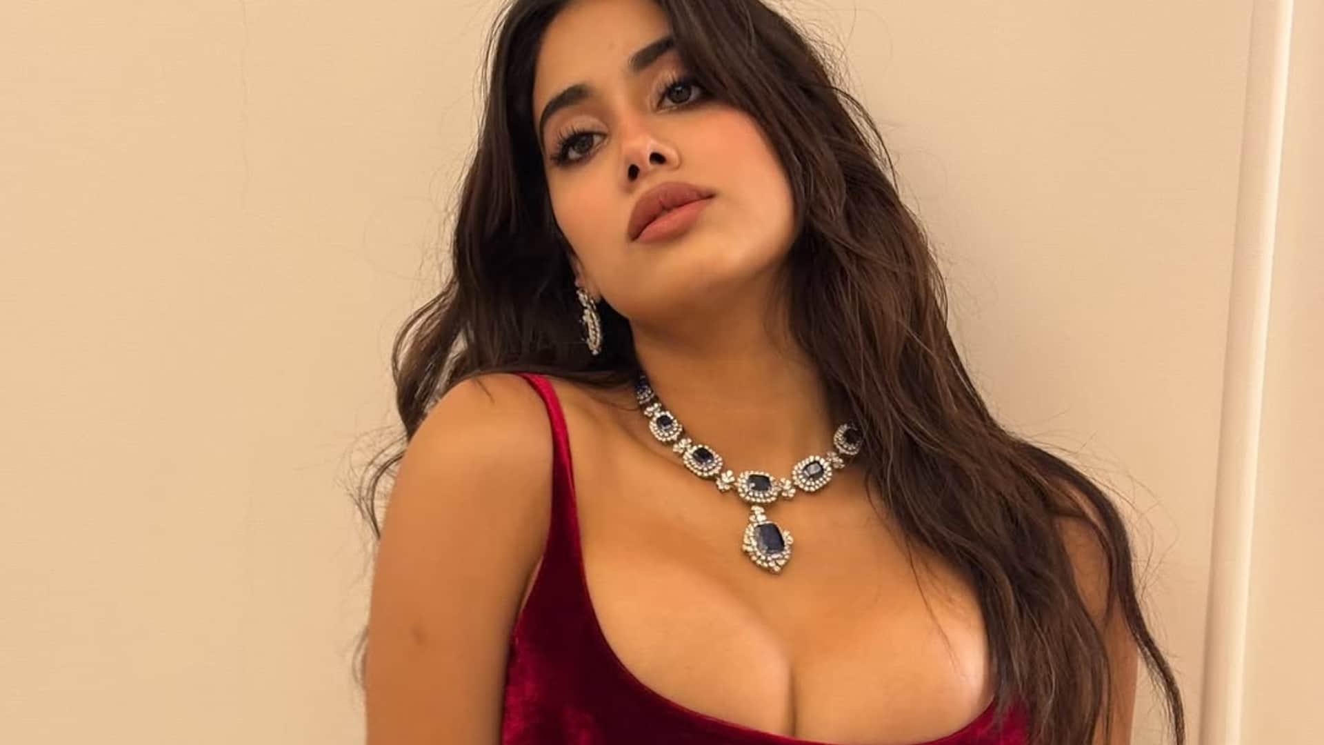 Janhvi Kapoor rumored Boyfriend Shikhar Pahariya drops perfect family pic to wish love on her Happy birthday