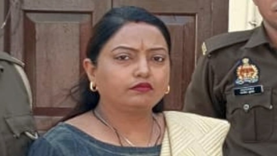 Bareilly teacher arrested for taking loan of crores using two PAN cards