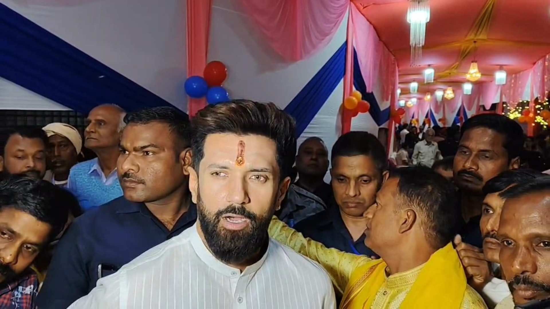Bihar News : chirag paswan targeted Congress party Samajwadi Party rjd party on aurangzeb issue vaishali bihar