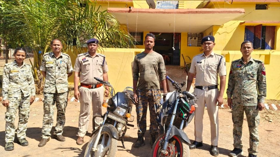 बाइक चोर गिरफ्तार