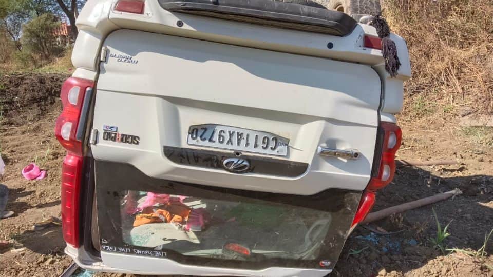 बरात से लौट रही स्कॉर्पियो पलटी