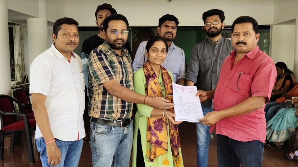 छत्तीसगढ़ स्वास्थ्य कर्मचारी संघ के प्रतिनिधिमंडल ने कलेक्टर से की मुलाकात
