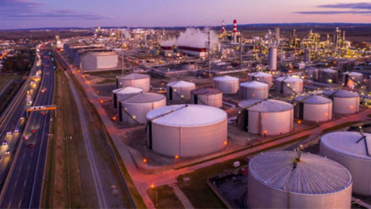 Russia bans fuel exports after Ukrainian drone attacks on refineries