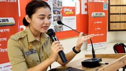 IPS Anshika Verma received the Women Icon Award