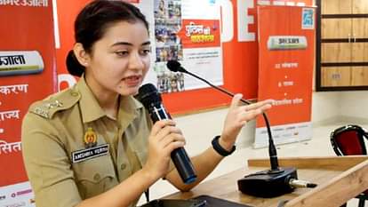 UP News: आईपीएस अंशिका वर्मा को मिला वुमेन ऑइकन अवार्ड, दिल्ली की सीएम रेखा गुप्ता ने किया सम्मानित IPS Anshika Verma received the Women Icon Award