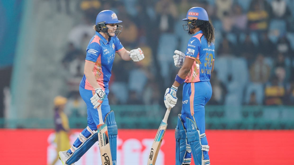 MI vs UPW WPL Highlights: Bangalore vs Mumbai Today Women IPL Match Scorecard News in Hindi