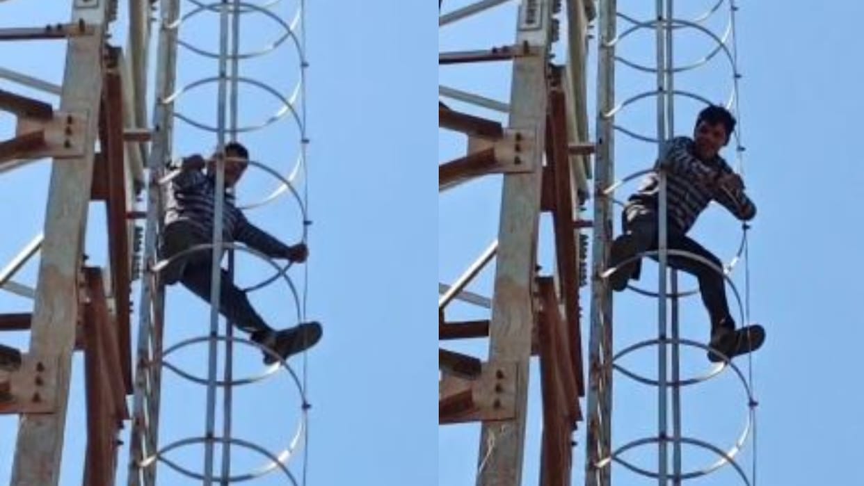 man climbed the mobile tower accusing the Mahant of manauna dham bareilly