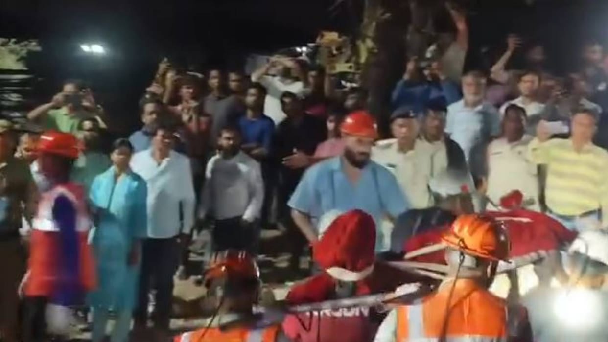Major accident in Betul coal mine many workers buried under debris due to slab collapse