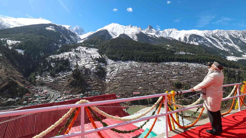 PM Modi In Uttarkashi visited beautiful valleys of Harshil, was mesmerized by beauty Photos