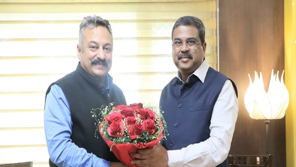 Education Minister Rohit Thakur held a meeting with Union Minister Dharmendra Pradhan, raised these demands