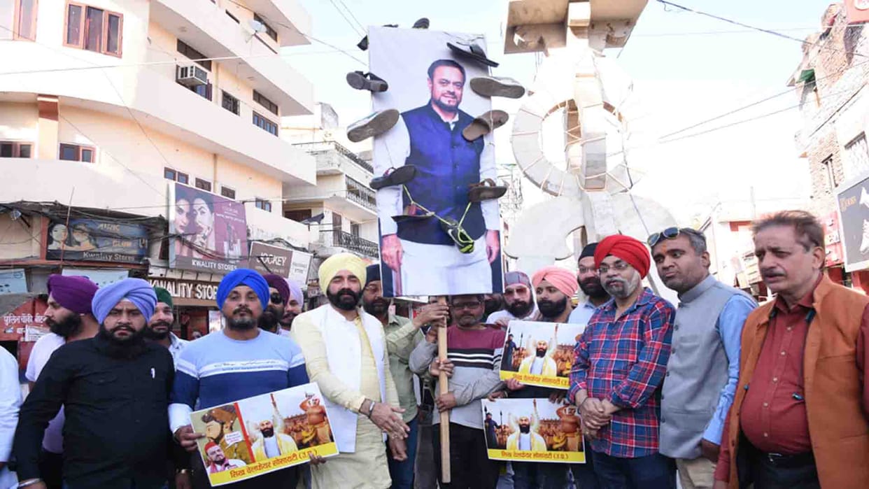 Kanpur: SP leader Abu Azmi's statement angers Sikh community, effigy burnt