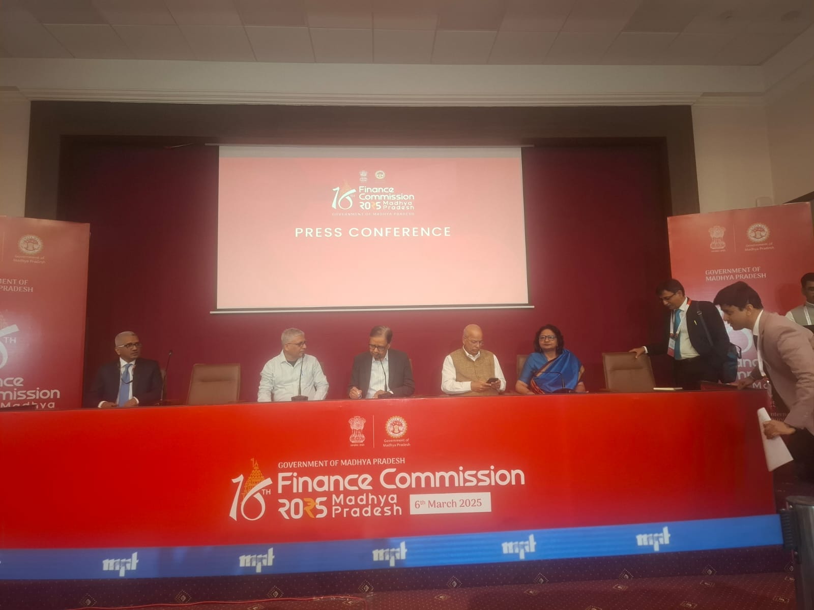MP News: MP government held a meeting with the Finance Commission, recommended amendment in the tax transfer f
