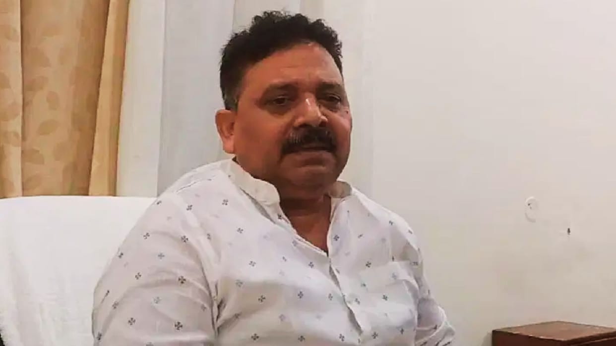 Flood victims receive relief within two days Minister Ravindra orders filling of potholes damaged roads