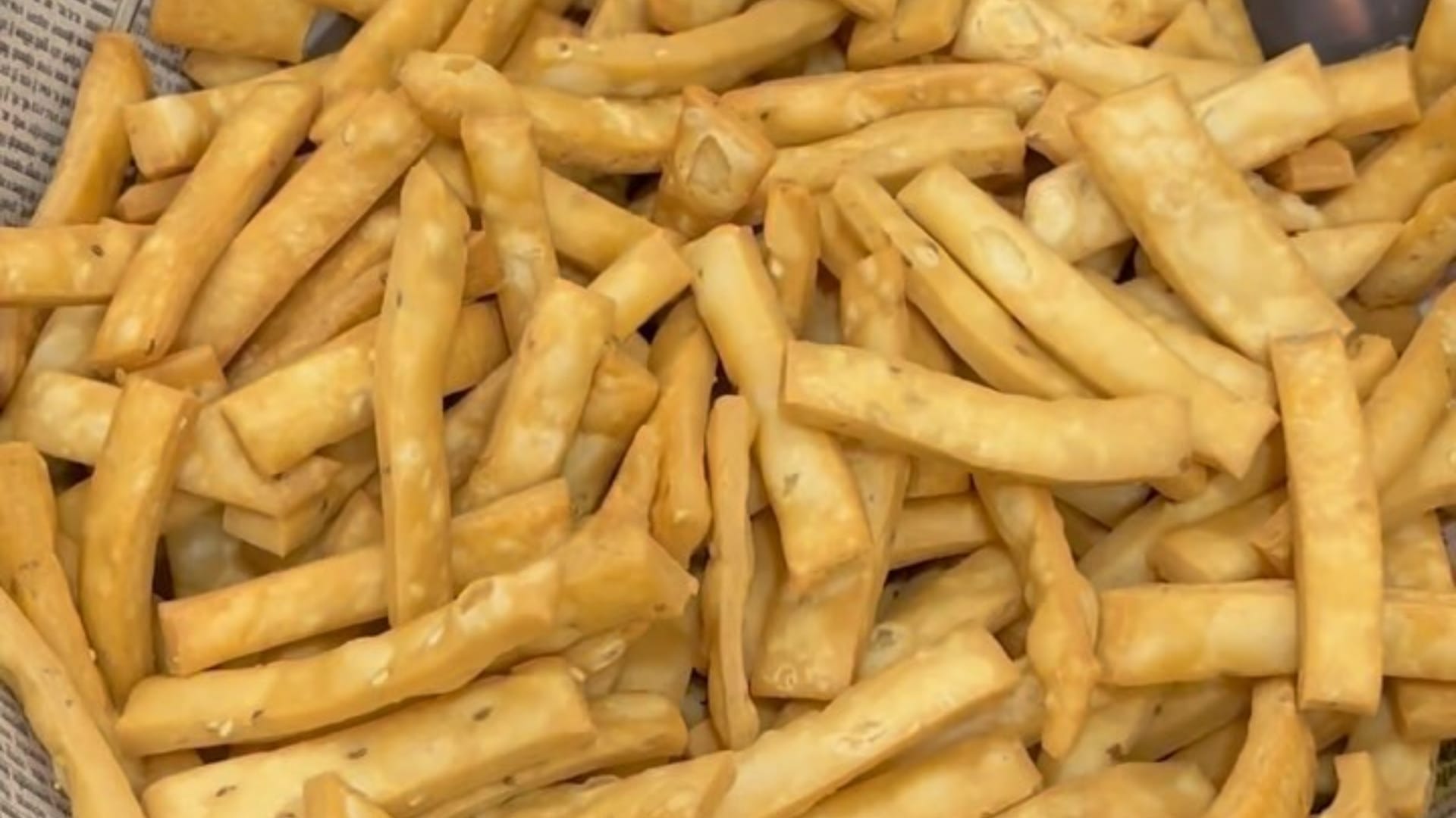 Holi 2025 Special Snacks Homemade Namakpara and Masala Kaju Recipe