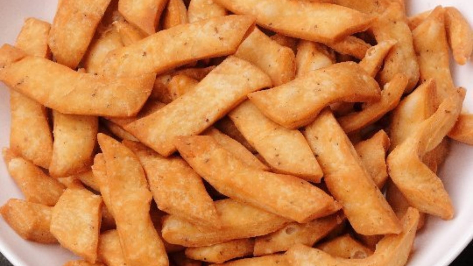 Holi 2025 Special Snacks Homemade Namakpara and Masala Kaju Recipe