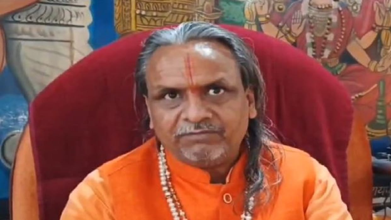 Bareilly Mahant demanded to file case of treason against Abu Azmi