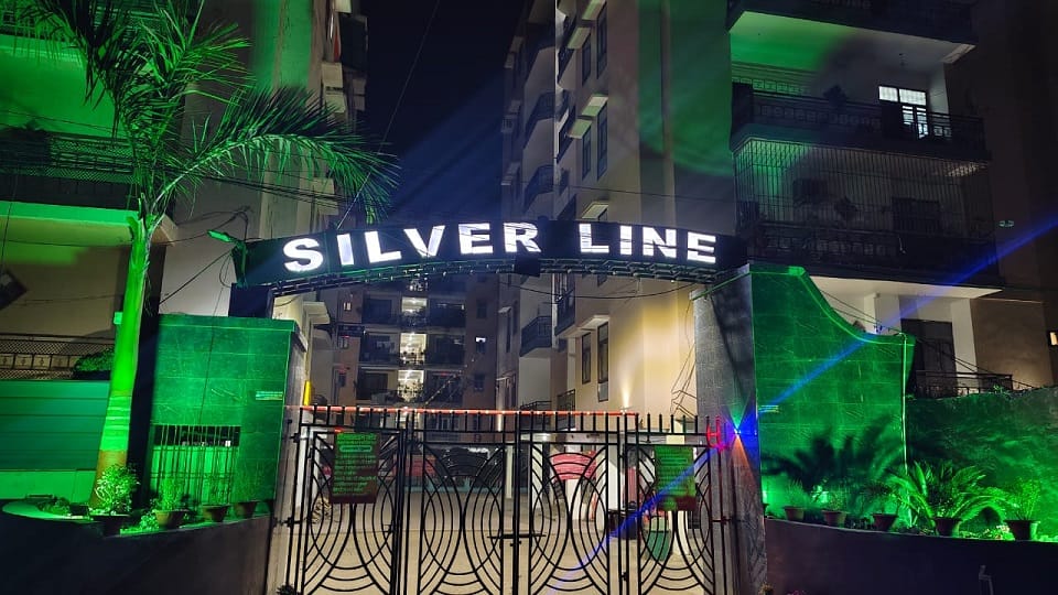 Lucknow: A girl died after jumping from the fifth floor of an apartment