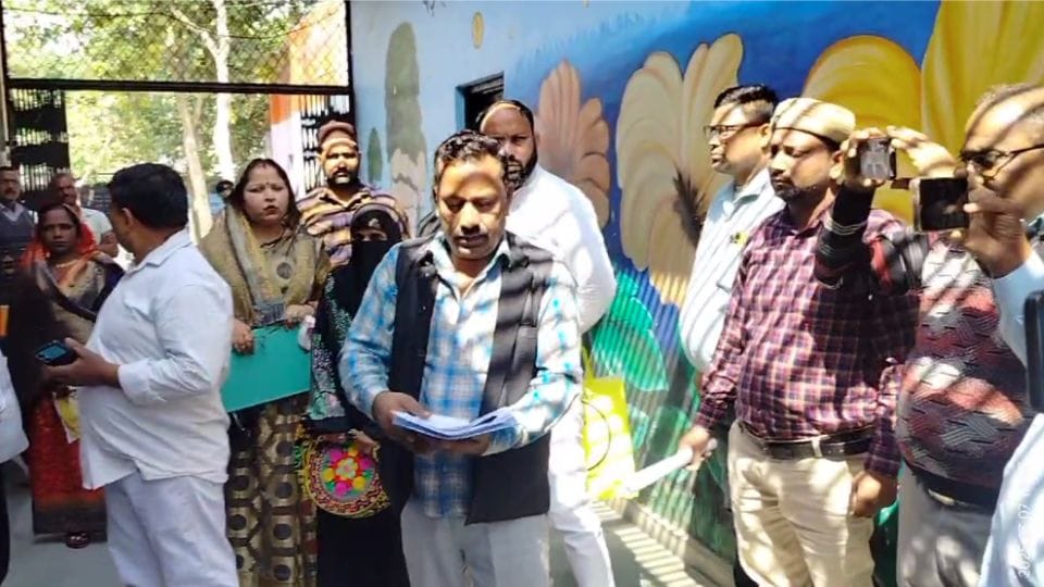 Council members created a ruckus in the Jahangirabad Municipal Board meeting