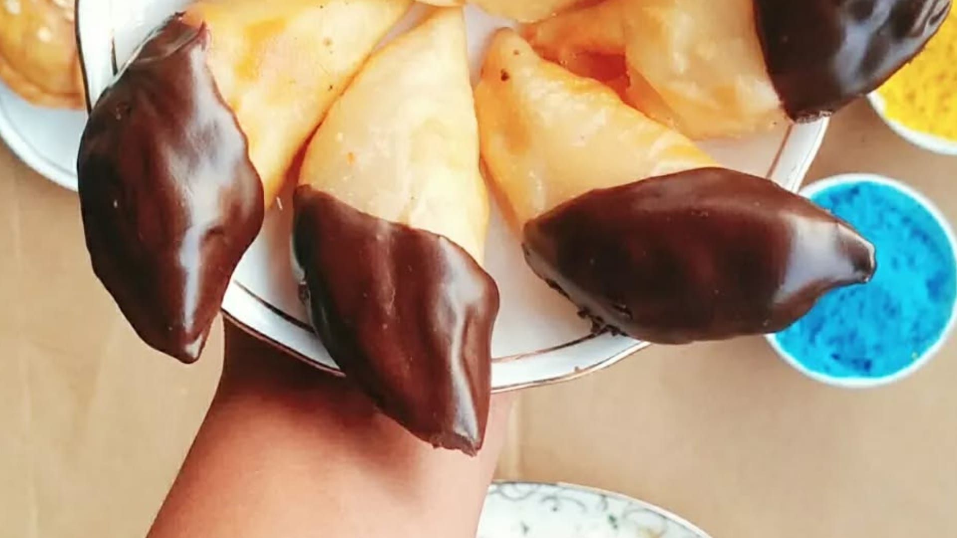 Holi 2025 Special Chocolate Gujiya Recipe Know How To Make Chocolate Gujiya At Home in Hindi