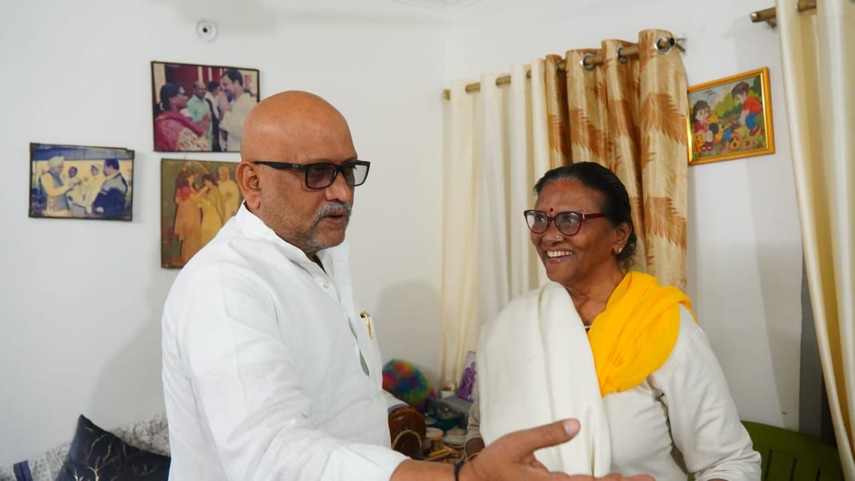 Congress state chief honours women in Uttar Pradesh.