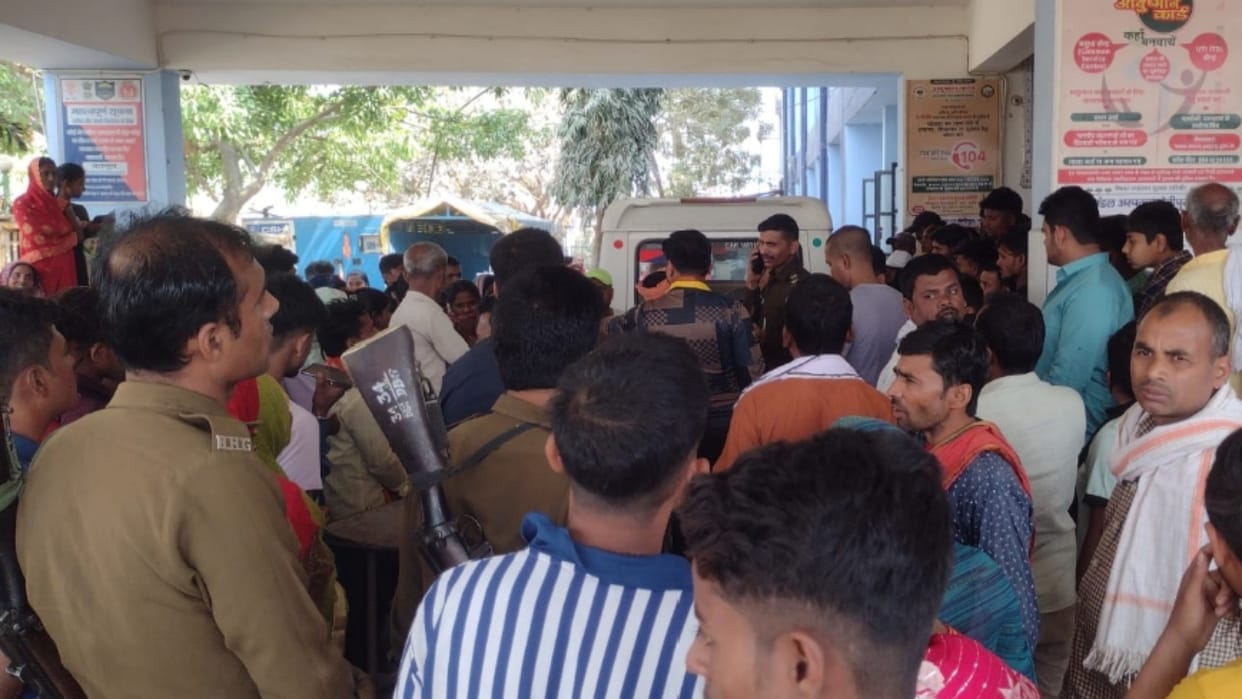 Darbhanga News: Speeding truck ran over three bike riders, woman and six month old girl died