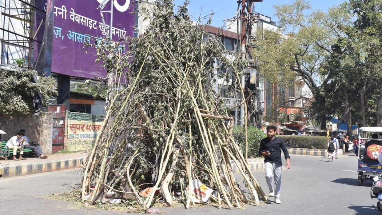 Holi 2025: Holika Dahan at 4092 places in Prayagraj, special vigil will be kept on 462 places