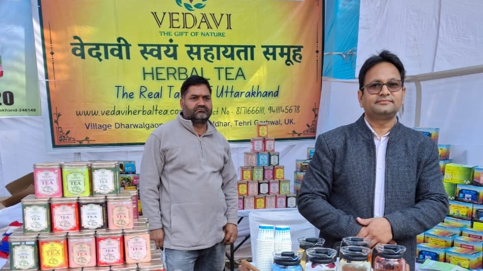 Uttarakhand Vasantotsav 2025 Himmat Singh from Tehri reached Raj Bhavan with 105 types of tea