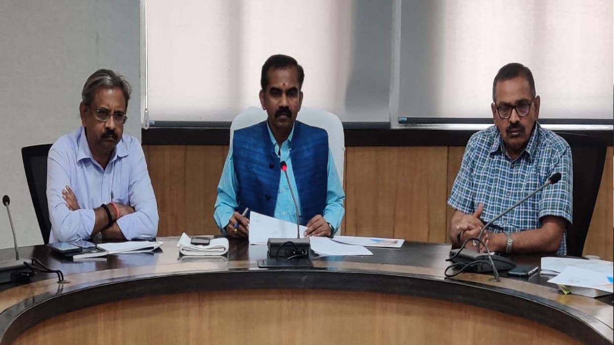 CG: E-rickshaws and autos will provide relief from traffic problems Transport Secretary held a virtual meeting