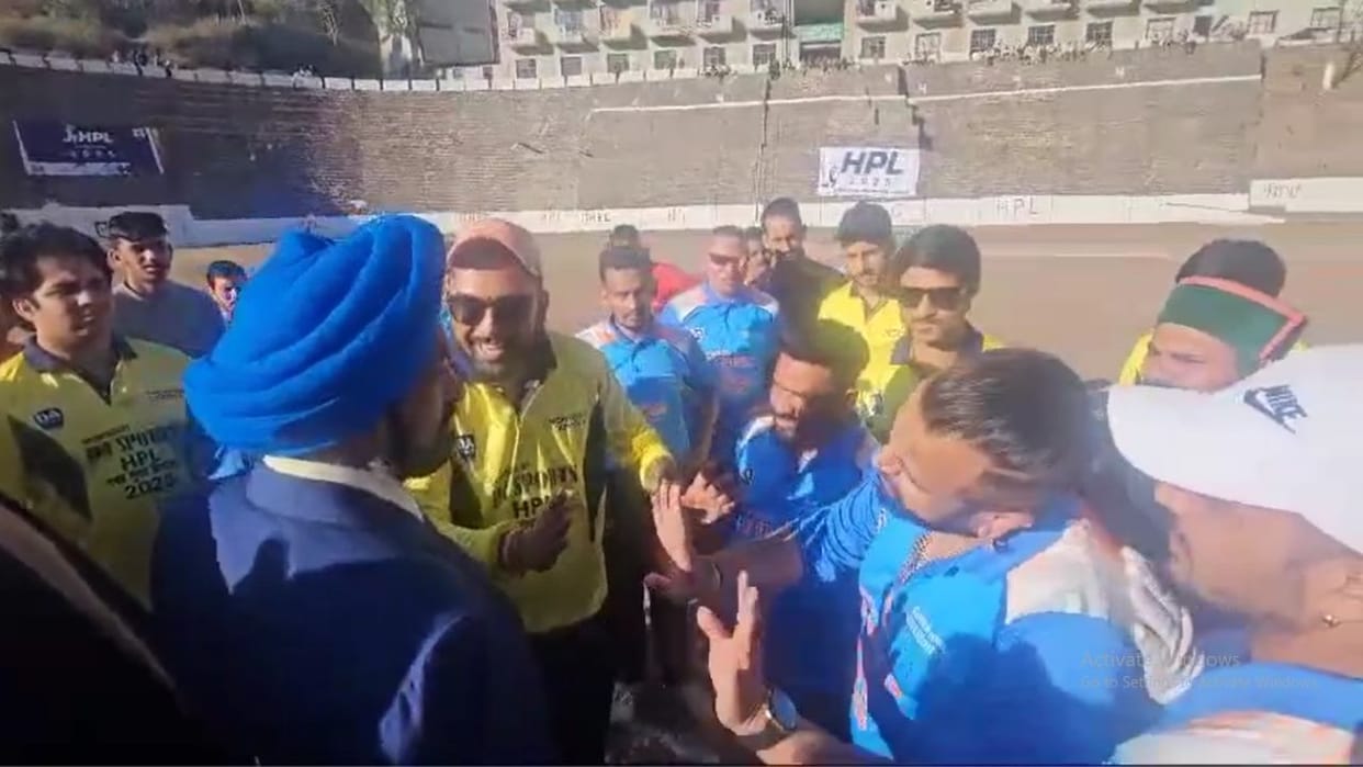 Himachal News Singer Kuldeep Sharma and AC Bhardwaj clashed during cricket match video viral