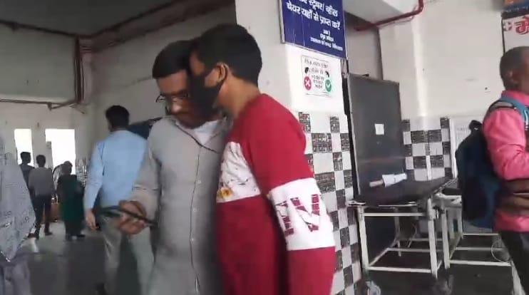 Solver arrested in 10th board Was giving exam in place of a student in Ghatampur police is interrogating