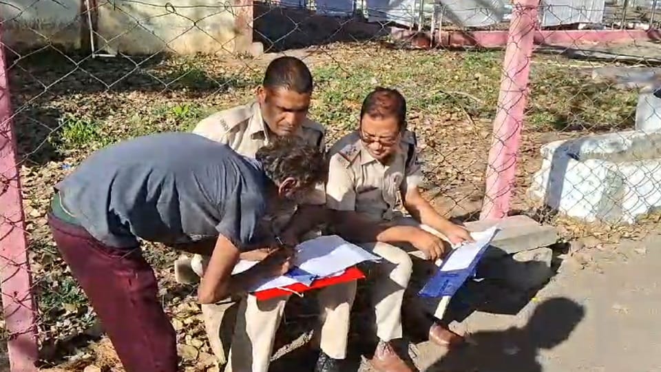 An elderly man and a young man died their health had deteriorated due to drinking alcohol in Janjgir Champa
