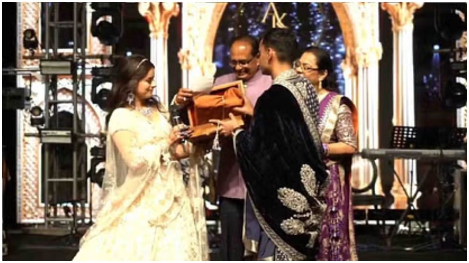 Karthikeya Amanat Wedding Photos: Kartikeya Chauhan and Amanat Bansal Wedding Pics VIP Guests Attend