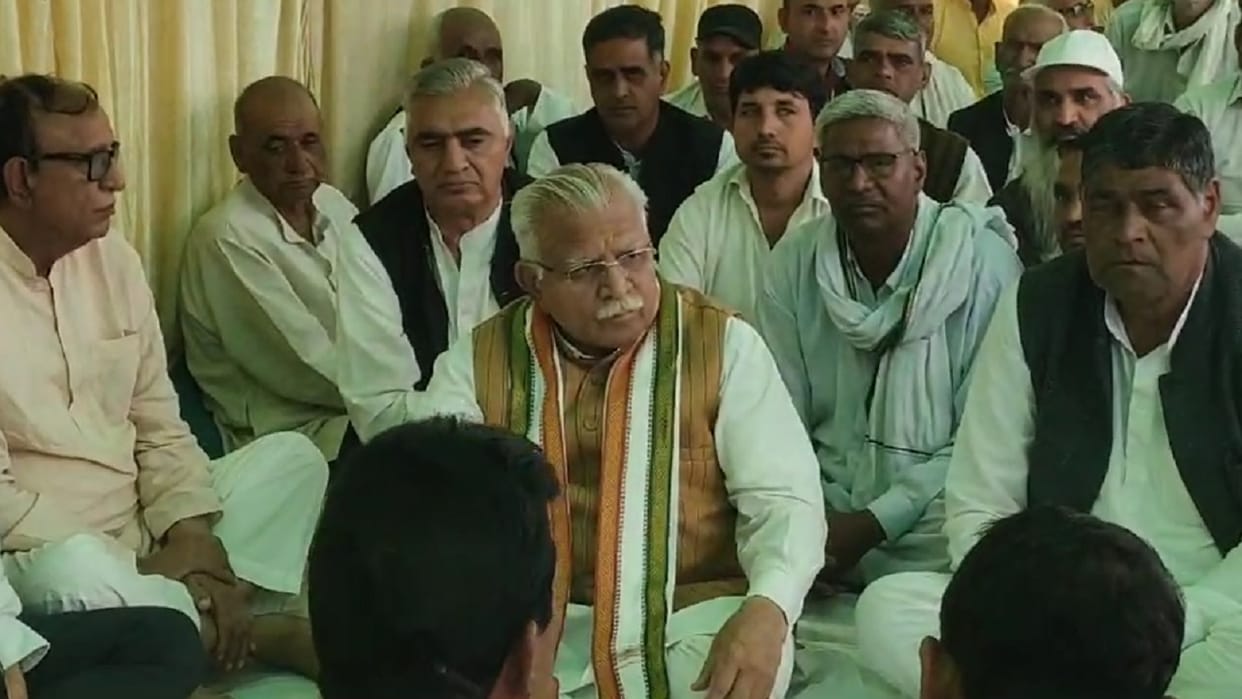 Former Chief Minister Manohar Lal and former Deputy Chief Minister Dushyant Chautala reached Dadri