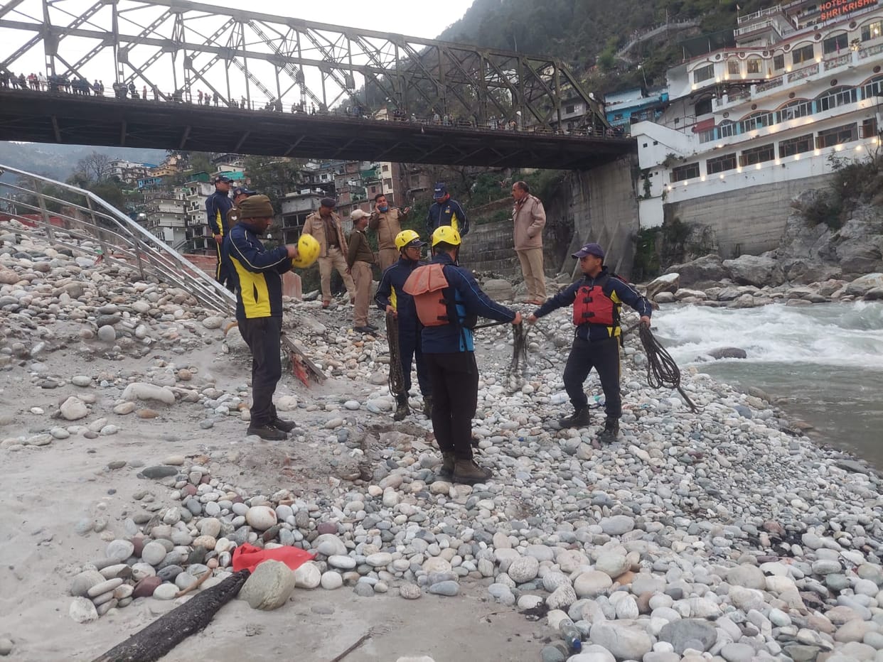 Chamoli News Man missing after drowned at Karnaprayag Sangam SDRF doing search
