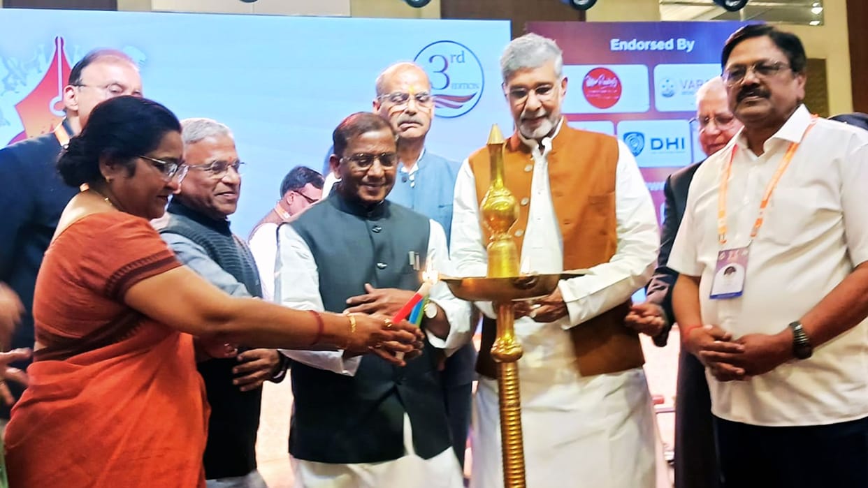 Inauguration of Lit Fest in Kashi Kailash Satyarthi said Solution problems of world lies in Indian philosophy