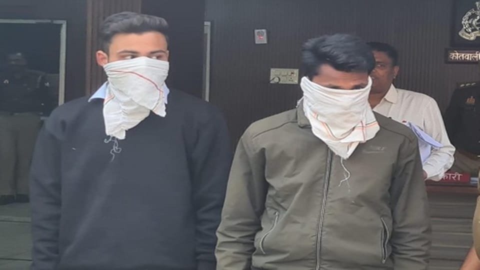 Moradabad: Two members of solver gang caught in inter college, arrested while giving high school English paper