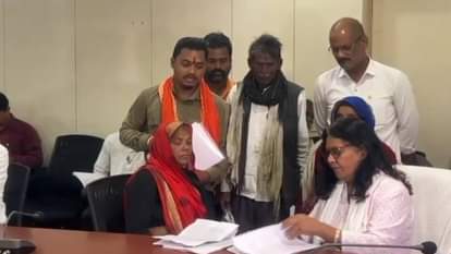 MP News Vacate land within seven days Waqf Board notice in Raisen created a stir in this village