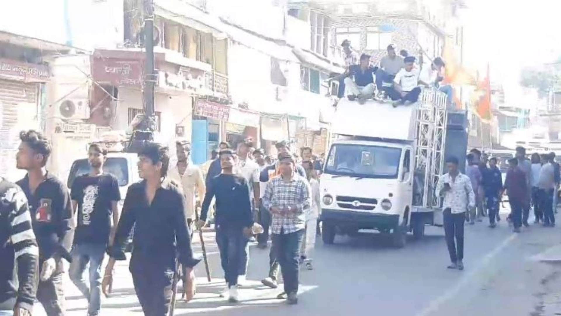 MP News Pregnant cow killed in Damoh firing on people of Hindu organization for protesting bulldozer ran