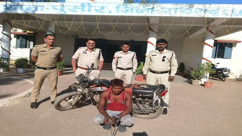 Police arrested accused who was looking for a customer to sell stolen bike and sent him to jail in Raigarh