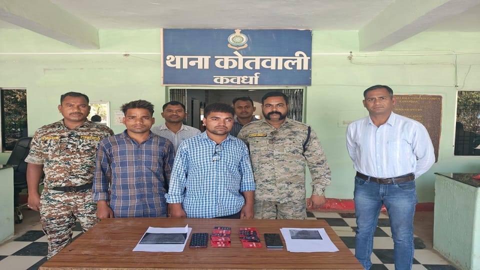 पुलिस की गिरफ्त में आरोपी