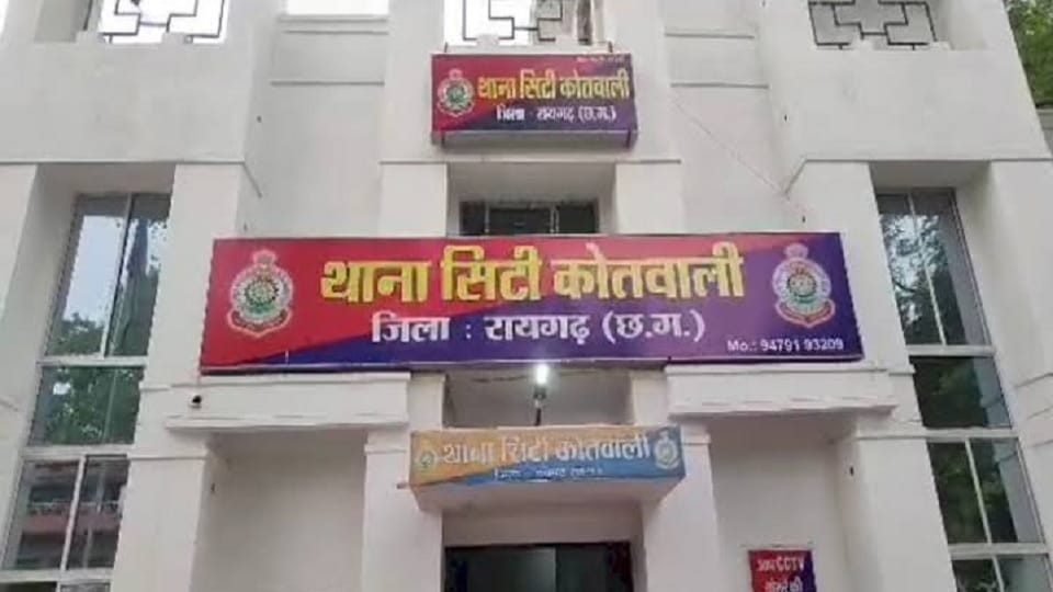 Thieves stole gold and silver jewellery and cash from a house