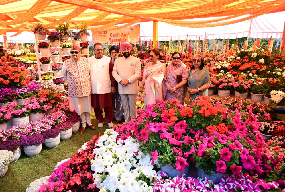Uttarakhand Vasantotsav 2025 Himmat Singh from Tehri reached Raj Bhavan with 105 types of tea
