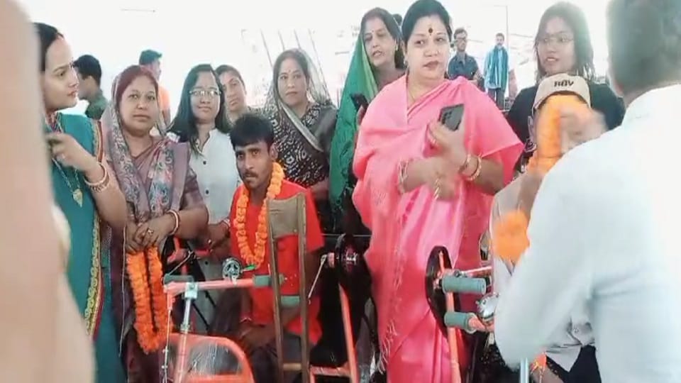 सहायक उपकरण का निःशुल्क वितरण