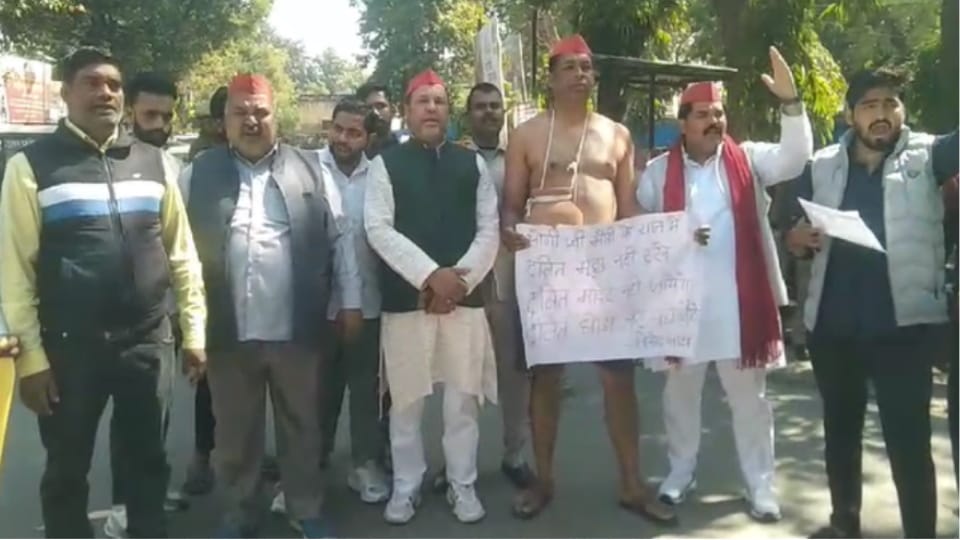 Meerut: SP supporters told DM- False cases were filed against us, Dalits are being oppressed, raised this dema
