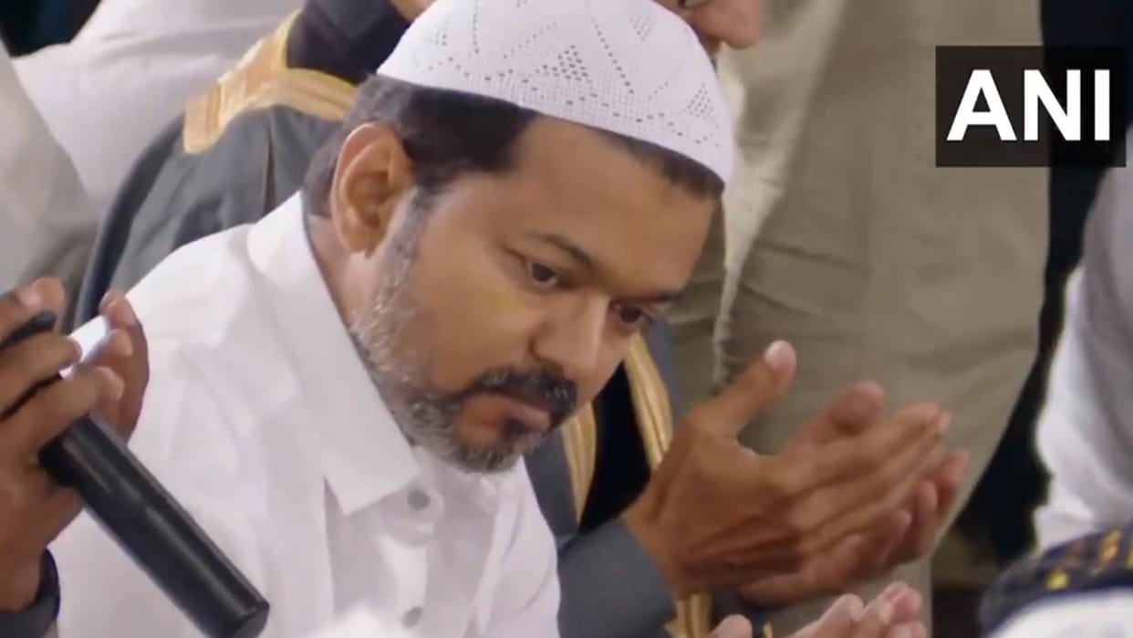 south actor vijay Hosts Iftar Party In Chennai for Ramzan 2025 Wears Skull Cap offers Namaz video viral